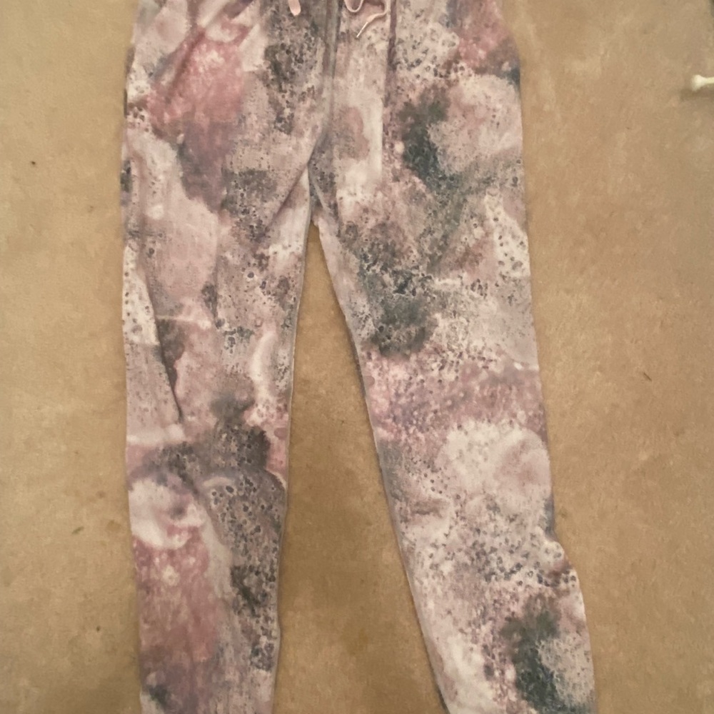Lululemon joggers, size 8. No flaws